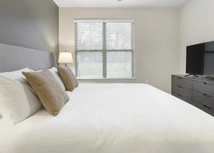 Landing Modern Apartment With Amazing Amenities