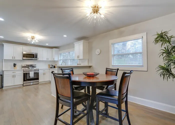 Pet-Friendly Decatur Home ~ 8 Mi To Downtown Atl!