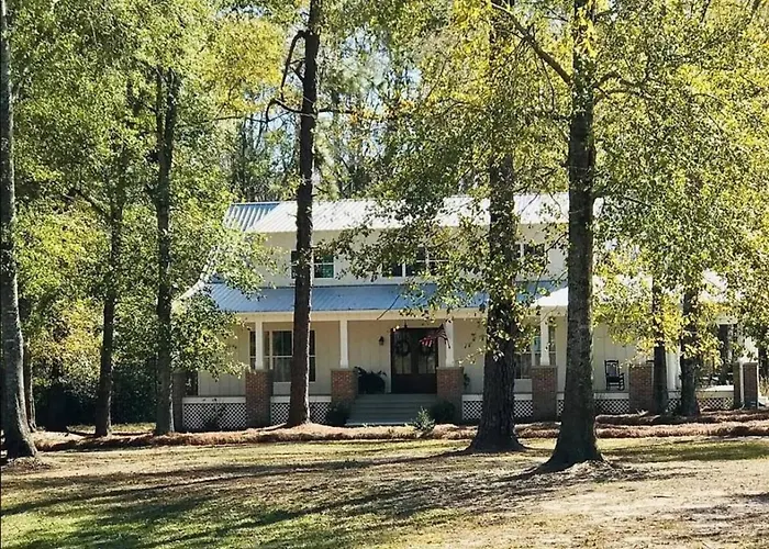 Southern Farm House 4 Bedroom 4 Bath