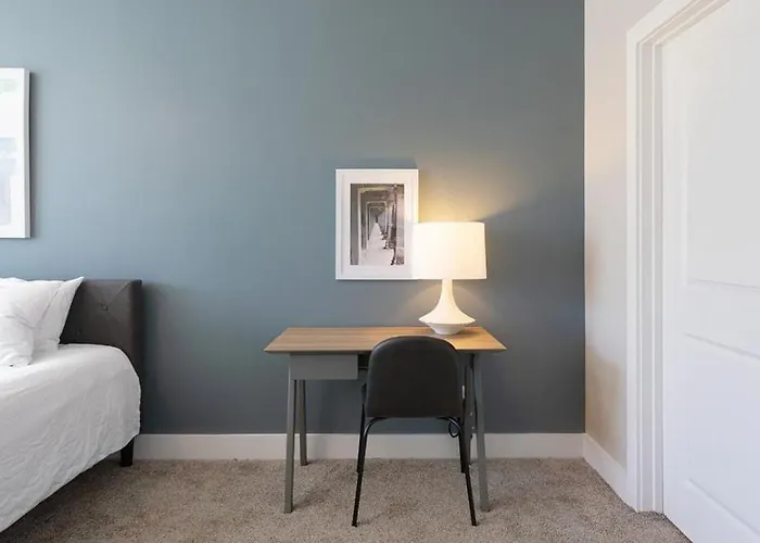 Landing Modern Apartment With Amazing Amenities