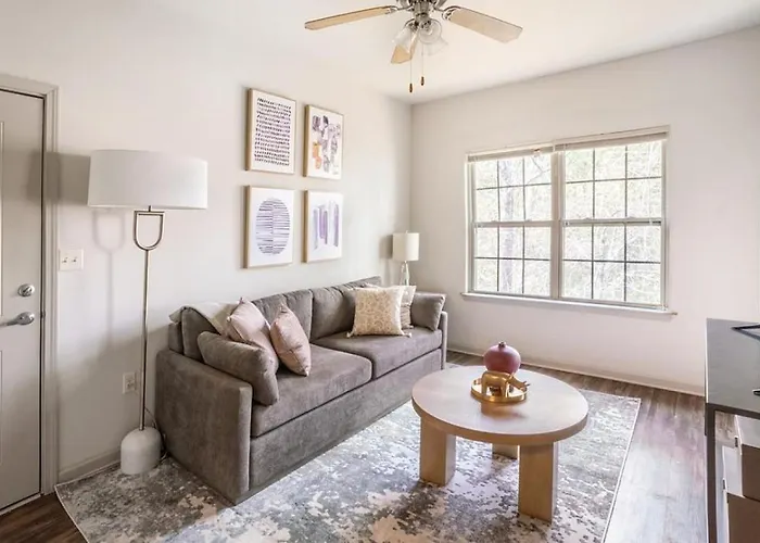 Landing Modern Apartment With Amazing Amenities