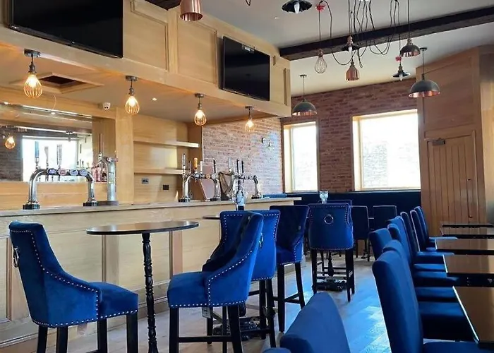 The Royal Crest Hotel & Bar By Oyo