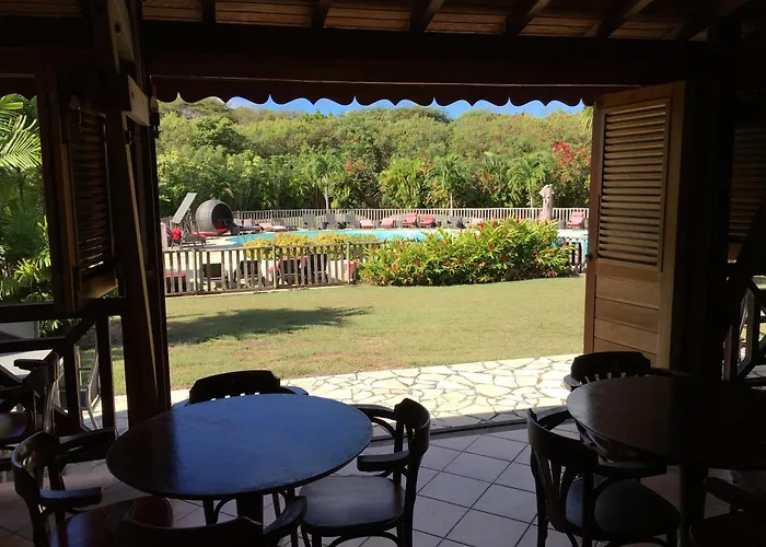 Résidence Le Vallon Guadeloupe Parc Piscine Appartements&Studios&Services hôteliers à la carte
