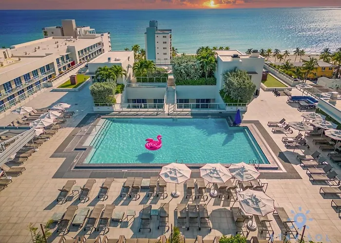 Beachfront Condo-Roofto Pool- 2 Bedrooms 2 Bedroom !