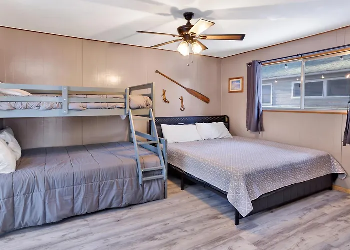 Lakefront Family Cabin By Big Bear Vacations