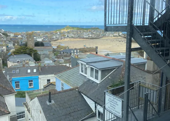 Huer's Watch: Harbor View Apartment with Free Parking