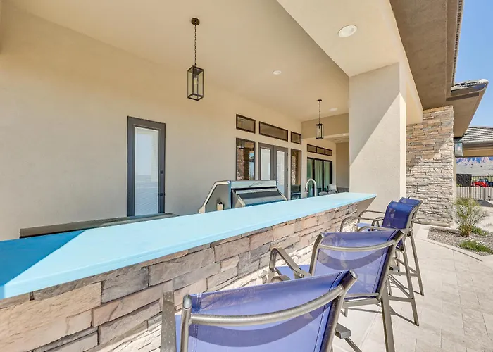7 Mi To Lost Dutchman: Home W/ Pool + Patio!