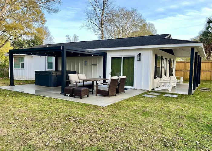 Love Shack In Foley/ Hot Tub / Modern Cozy