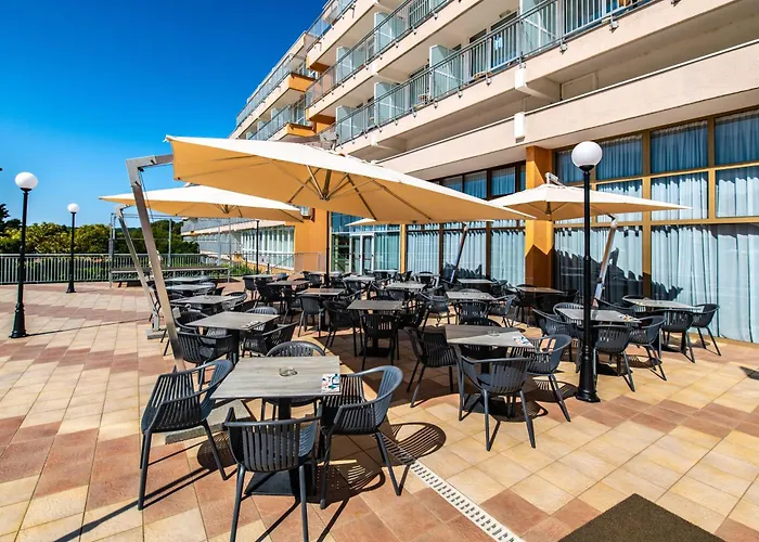 Arena Hotel Holiday