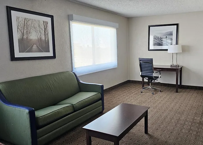 Baymont By Wyndham Midland Airport