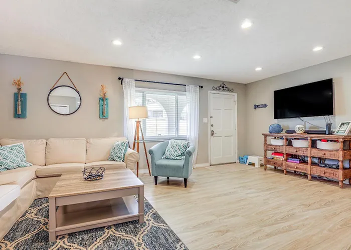 Private & Picturesque Escape On Lake Henry!