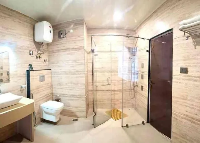 Staynest Retreat & Spa Gangtok !! Prime Location !! Mountain View Rooms !! Swimming Pool !! Gym !! Bar