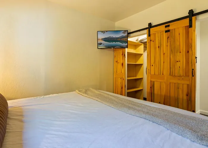 Glacier Retreat On 4 Acres With Sauna & Fire Pit