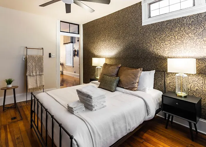 Walk To Downtown, Bars, Stadiums - Perfect For 4!