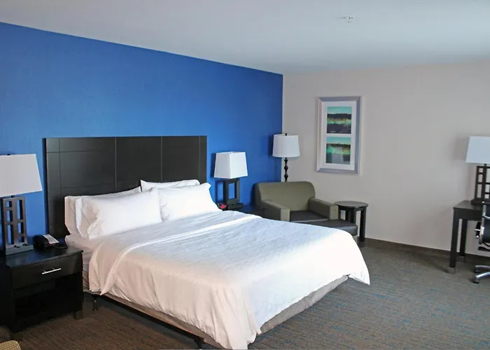 Holiday Inn Express & Suites Bakersfield Airport By Ihg