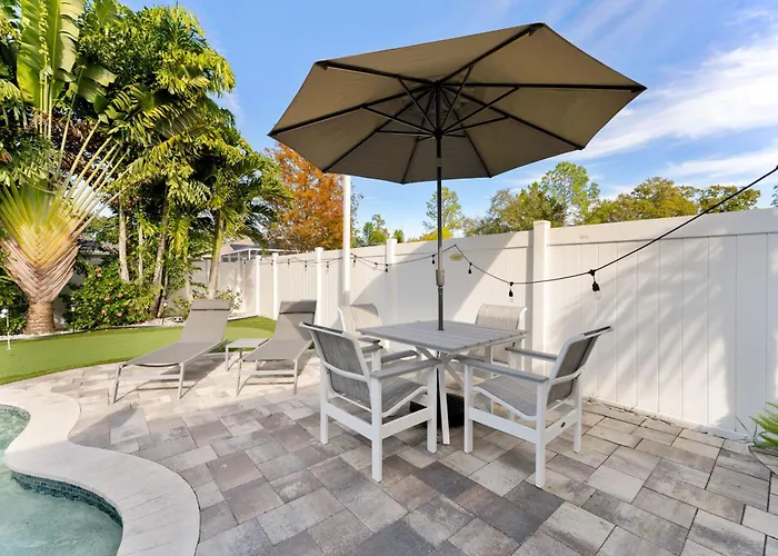 Modern Pool Home W Putting Green