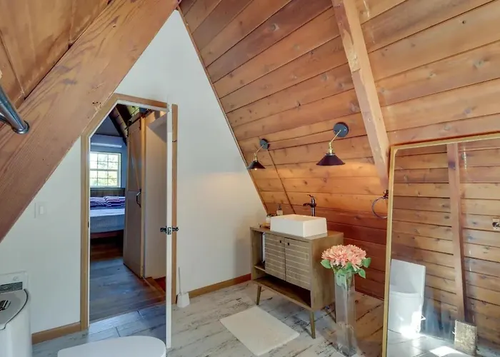 Lovers Edge Romance A Frame Hot Tub,Sauna,Fire Pit, Xl Deck Pocono Mountain Luxury