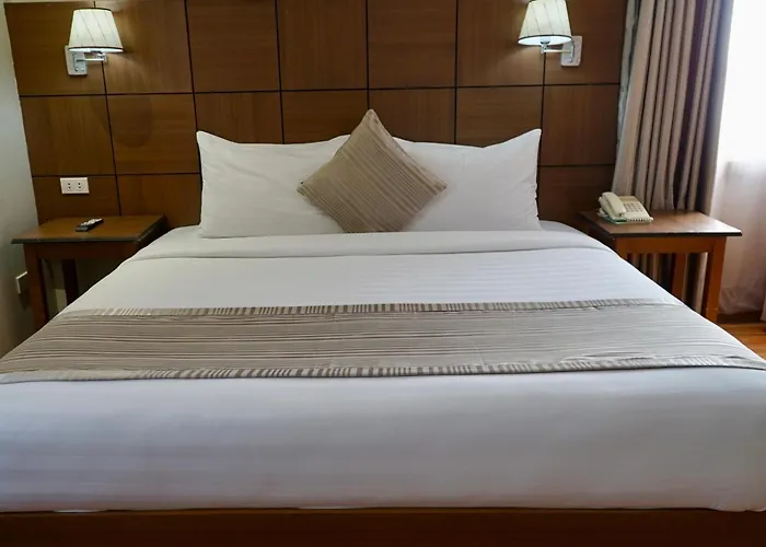 The Pinnacle Hotel And Suites