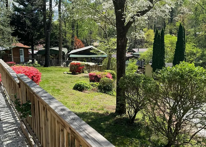 The Evening Shade River Lodge And Cabins