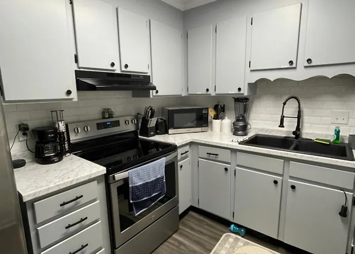 Spacious 1King Bd/2Queen Bd/* 1 Mile From I-85