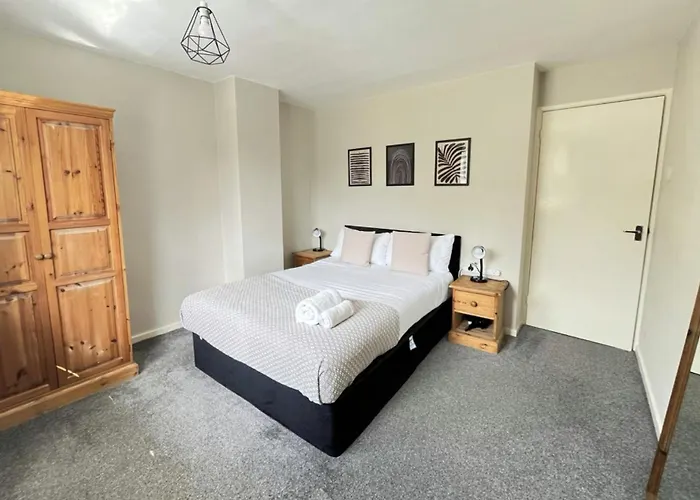 Perfect For Workers, Wifi, Parking, Central Location