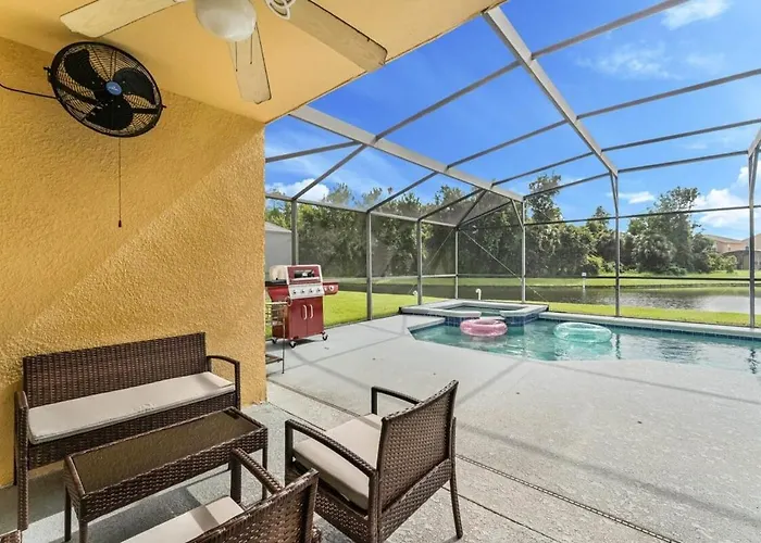 Stunning Newly Renovated Pool Home Close To Disney