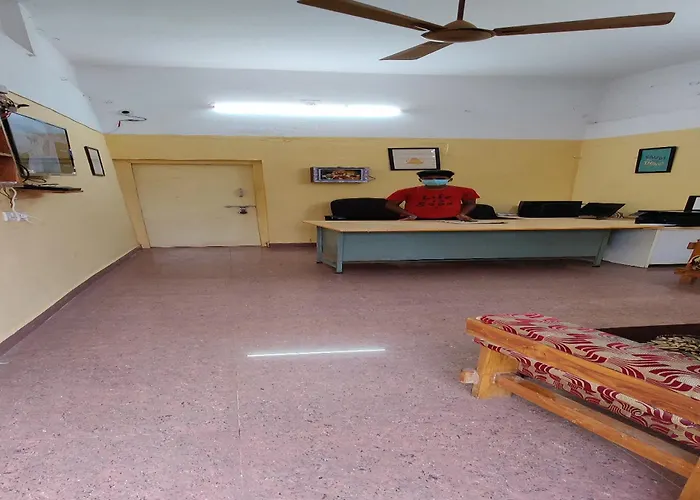 Spot On Senapati Inn Khandagiri