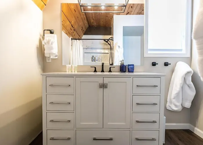 Rustic And Modern 3Bdr Tahoe Cabin