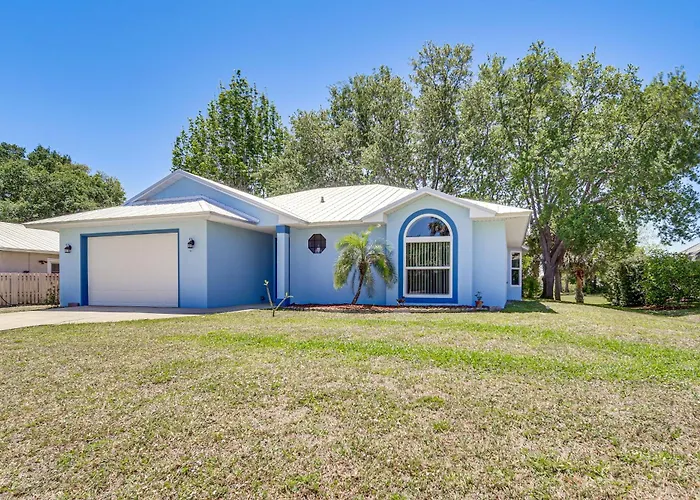 Pet-Friendly Sebastian Home: W/ Porch + Lake View!
