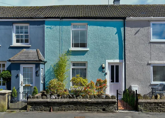 Rare Free Parking In Heart Of The City - Highly Rated Townhouse & Garden - Peaceful Area Less Than 5Min Walk To Beach, Shops, Bars, Arena, Marina, Parks