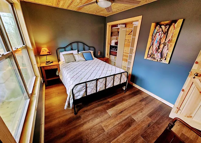 Hideaway Cabin Near Mammoth Springs, Ark
