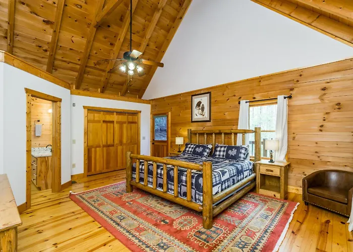 New! Lakeview Retreat - 3 Bed, Hot Tub, Ping-Pong