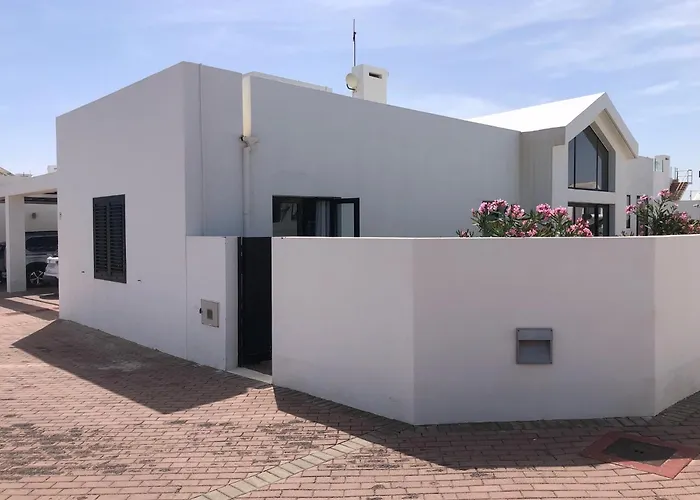 Las Buganvillas 77