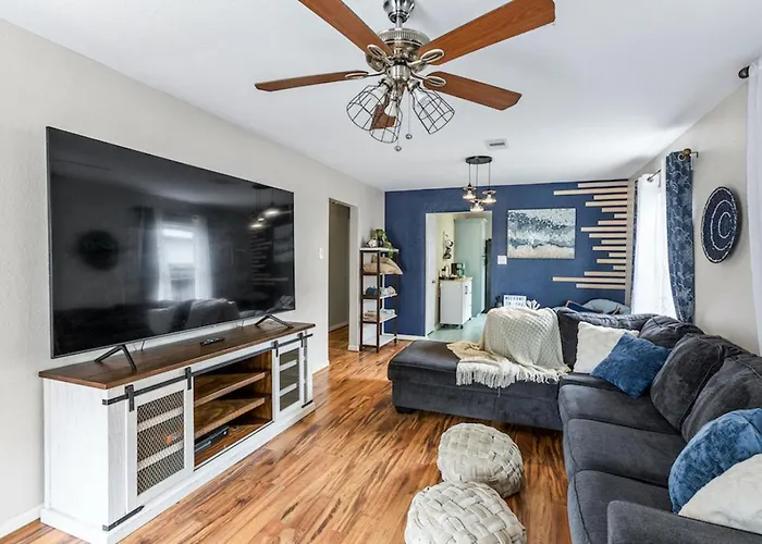 The Blue Oasis With Handicap Ramp Access Dog Friendly & Cowboy Pool