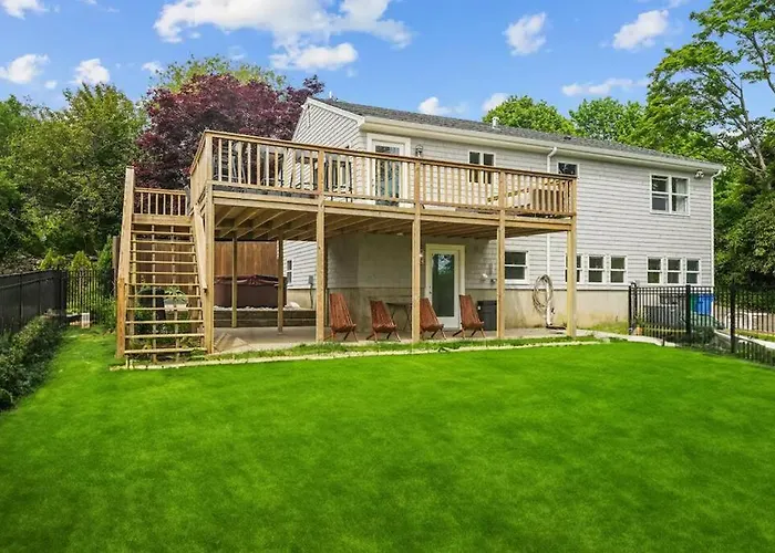 Little Creek Retreat Private Hot Tub & Yard - Ribryan Properties