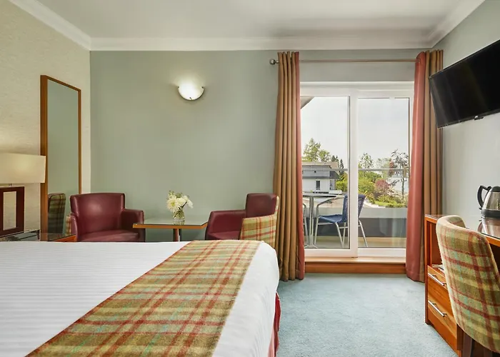 Clan Macduff Hotel