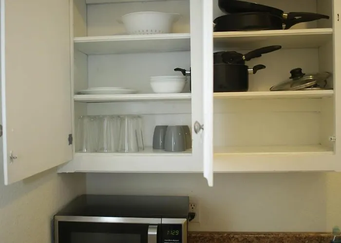 Conveniently Located Apartment Near The Fort Sill Entrance Gate!