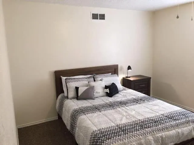 Quiet Townhouse Close To Fort Sill!