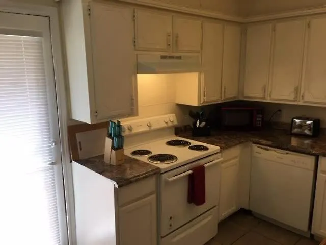 Quiet Townhouse Close To Fort Sill!