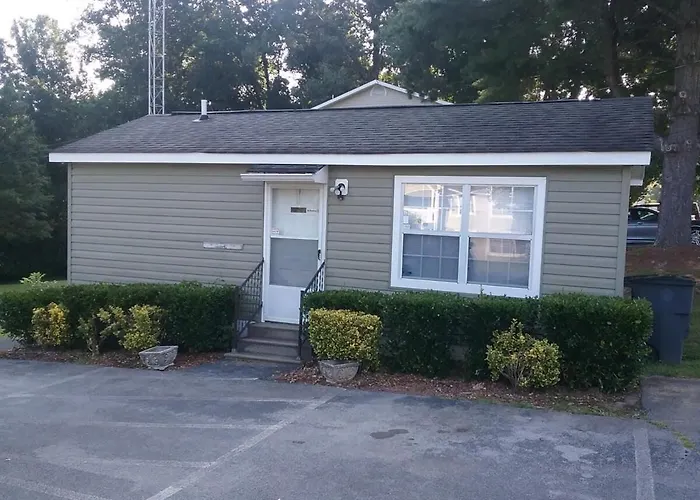 Music Studio Getaway, Close To Entertainment!