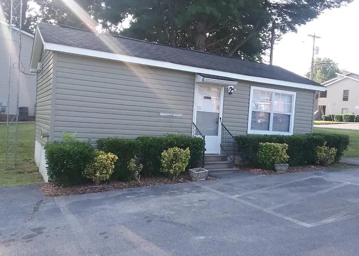 Music Studio Getaway, Close To Entertainment!