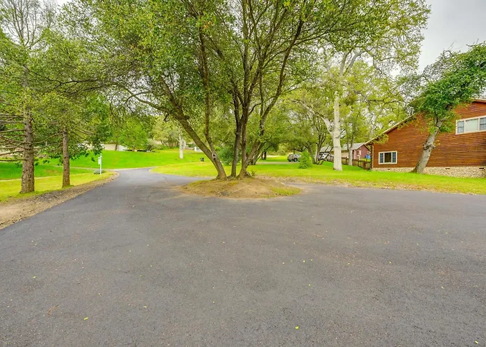 Walk To Dtwn! Dog-Friendly Oakhurst Gem W/ Yard