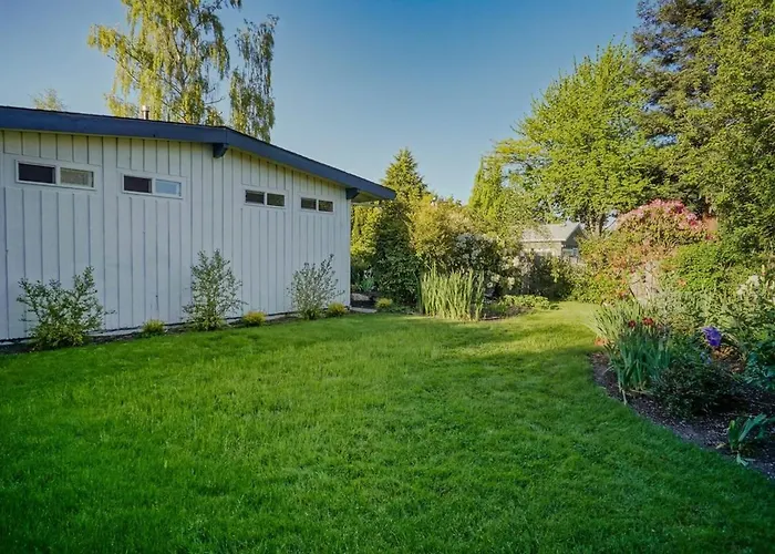 #Stayinmydistrict Modern Mid-Century Retreat