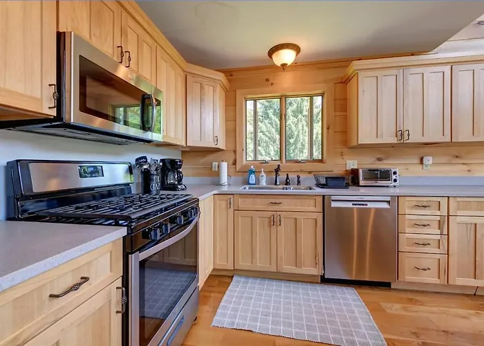 Great Barrington, Cabin Sleeps 14, Walk To Town