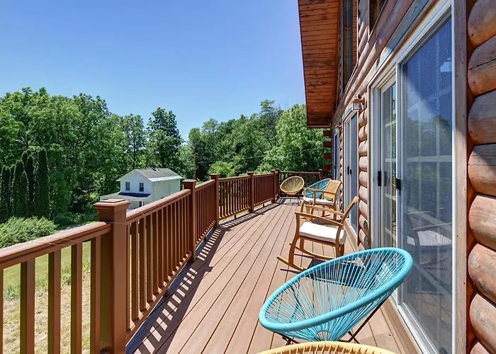 Great Barrington, Cabin Sleeps 14, Walk To Town