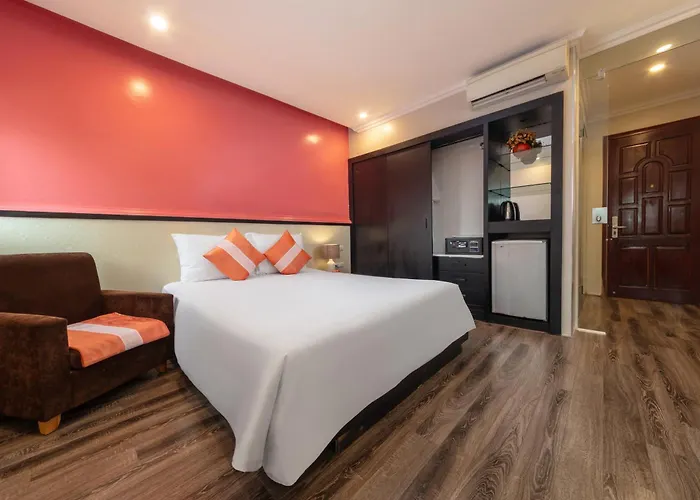 Omina Hotel&Travel
