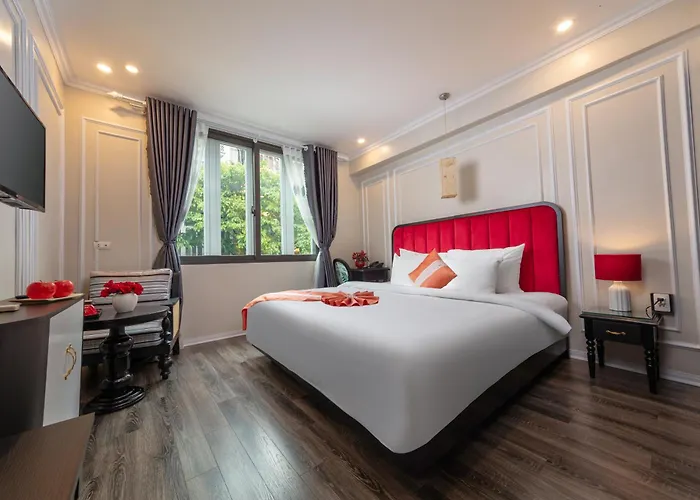 Omina Hotel & Travel