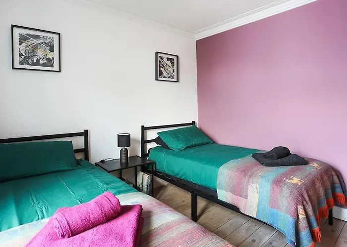 Beautiful Victorian Home With Private Pet-Friendly Garden Sleeps 6