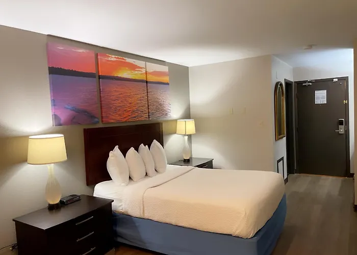 Days Inn & Suites By Wyndham Stevens Point