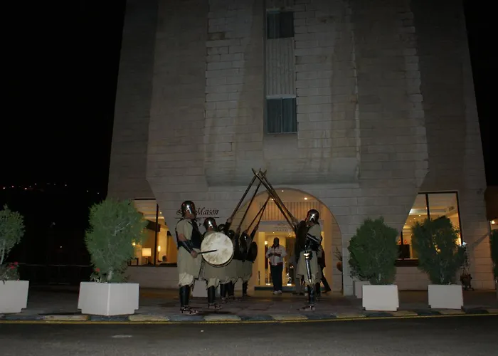 La Maison Hotel